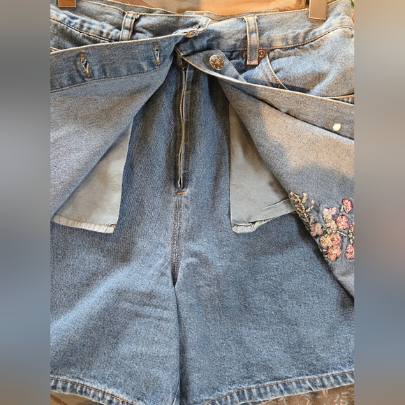 VINTAGE!! Quepasa | Embroidered Denim Skort, Size 9-10 (Made Small) - Picture 4 of 10